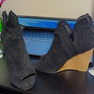 Black wedge YO/KI size 7 shoes